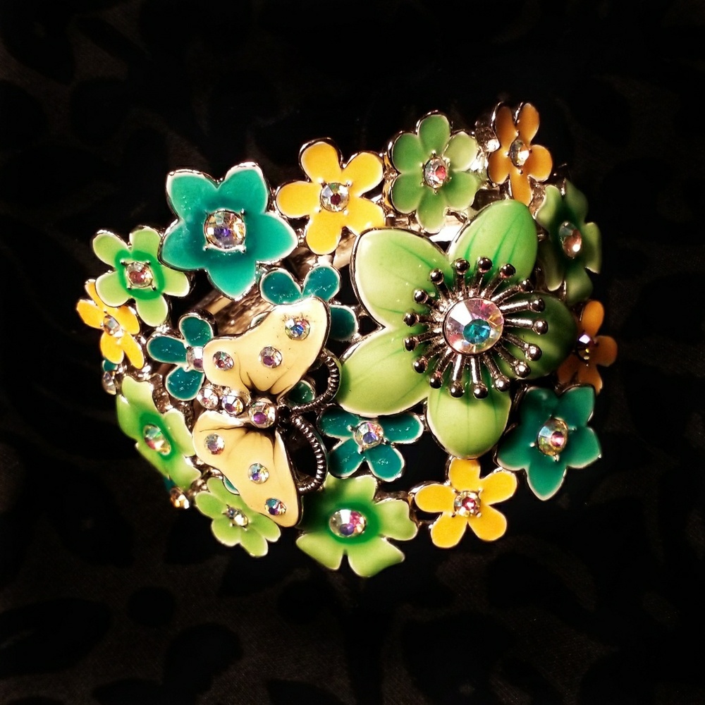 Enamel stretch bracelet/w butterflies & flowers